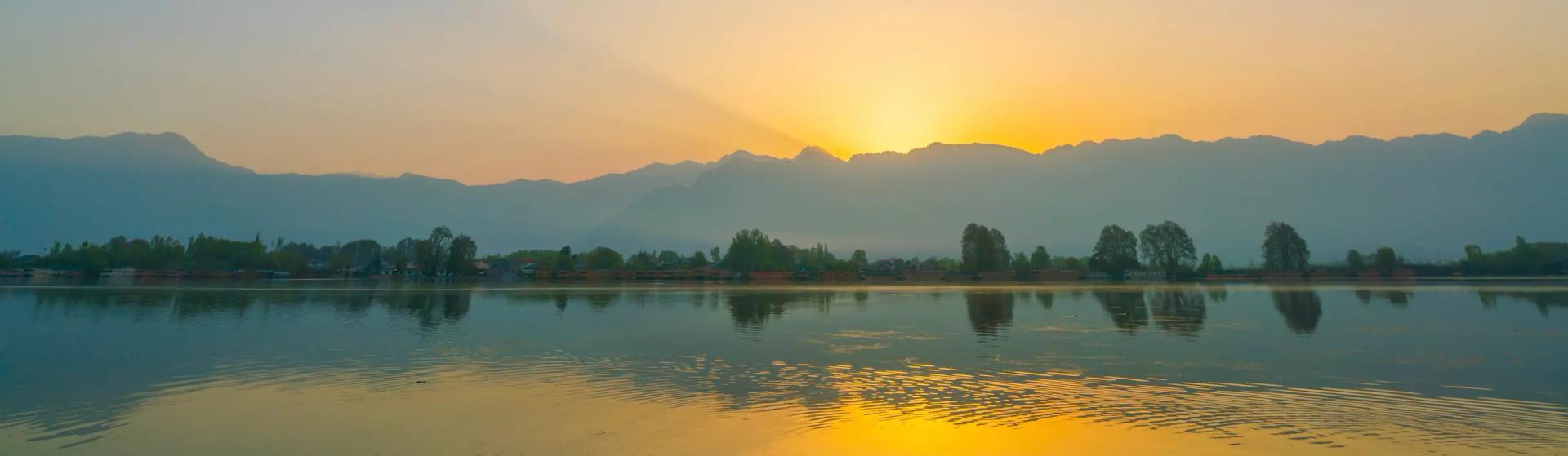 Srinagar Tour Packages promotional banner