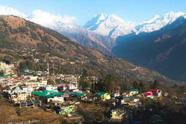 Munsiyari: Journey to the Panchachuli Peaks – A BizareXpedition™ Travelogue & Guide