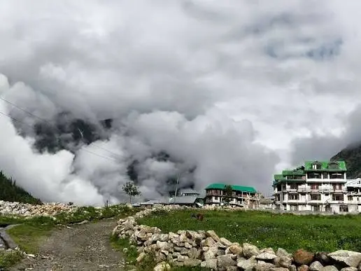 The walk to Nagasti
