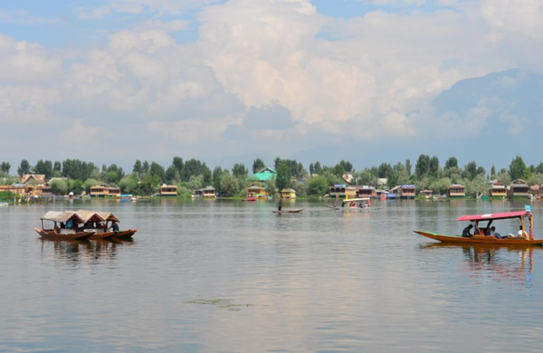 Srinagar Tour Packages promotional banner