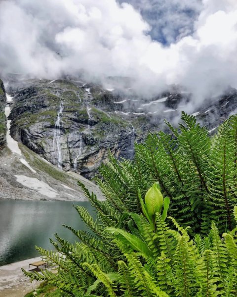 Hemkund Sahib Ji Lake