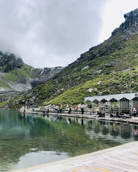 Hemkund Sahib Ji Lake